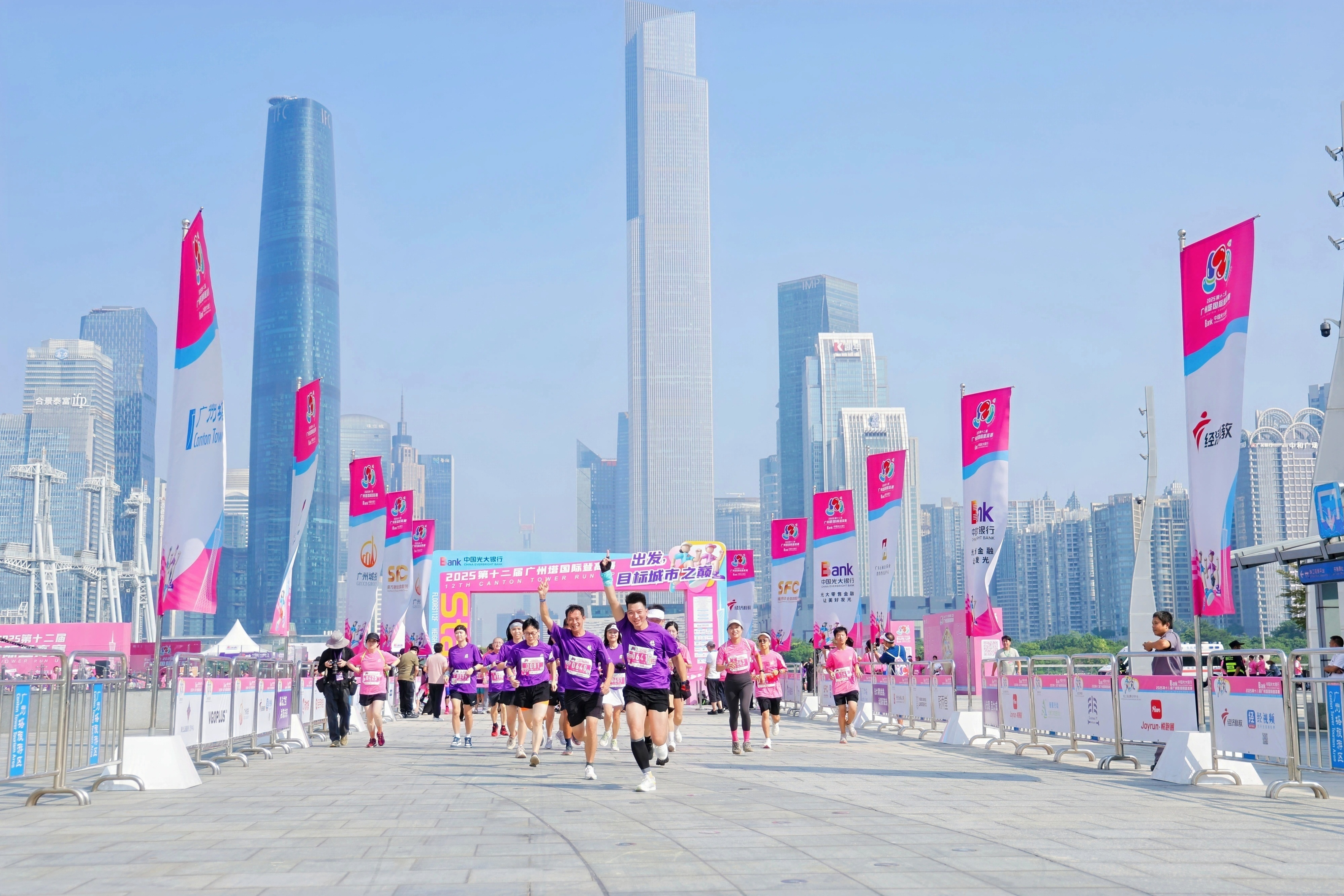 服饰品牌本来BENLAI携手广州塔国际登高赛,用科技功能面料升级赛事体验