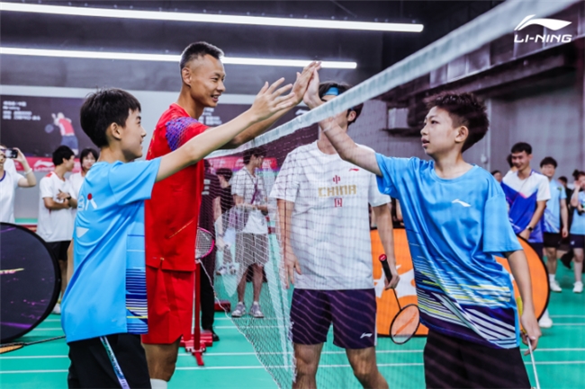 2025李宁杯羽毛球双打邀请赛深圳站开赛 世界冠军徐晨空降现场,与参赛选手共启羽球盛宴