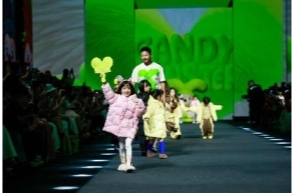 设计师童装woobaby三年连登上海时装周!软丹宁+软糖毛怪打造孩童奇幻冒险