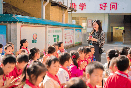 博蕊斯家居点亮求学成长之路,金秋送暖,博爱同行