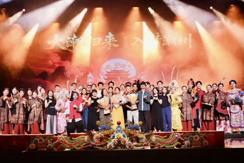 入梦潮州千年,归来大潮奔涌!非遗戏剧《入梦潮州》获满堂喝彩