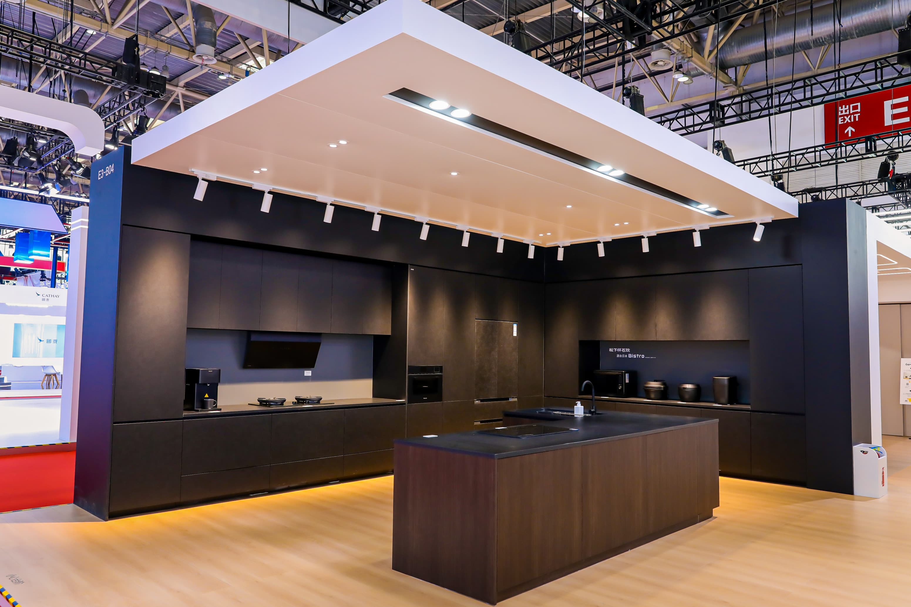 松下参展第三届链博会,首次展出轨道交通站台门解决方案