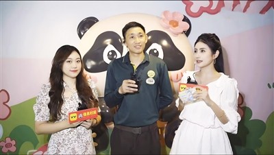 吃播界顶流来了!YY直播带你看大熊猫“妹珠”的趣味日常