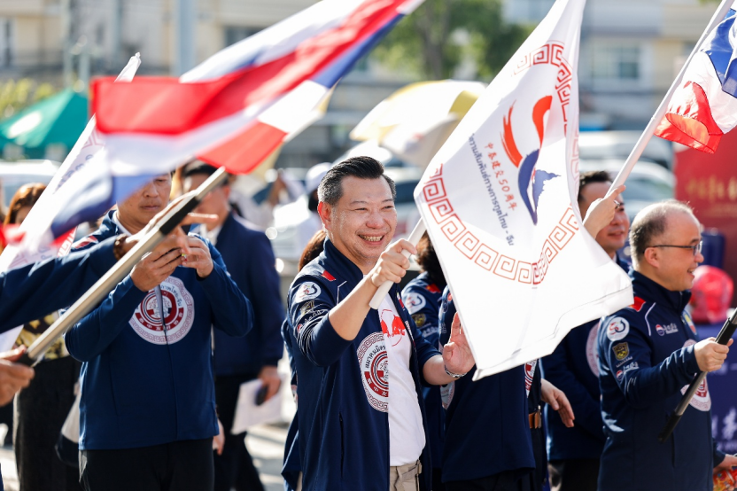 天丝集团红牛品牌助力“中泰建交50周年友谊之旅”车队盛大启程