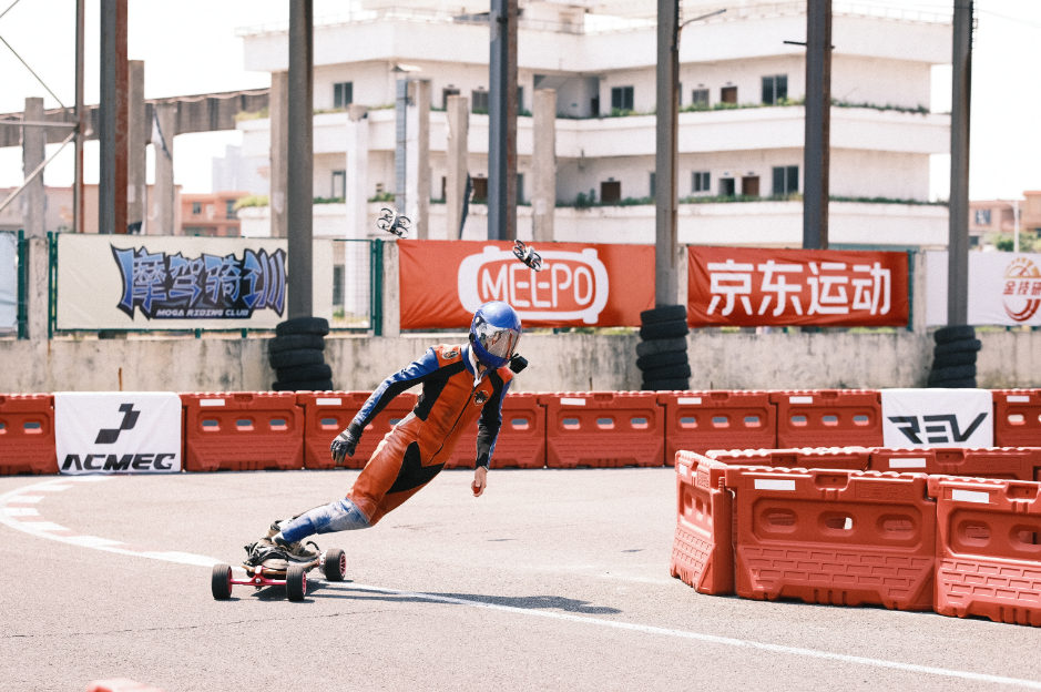 2025电动滑板联赛在穗收官,上京东选购滑板更有满1元享8折等多重优惠