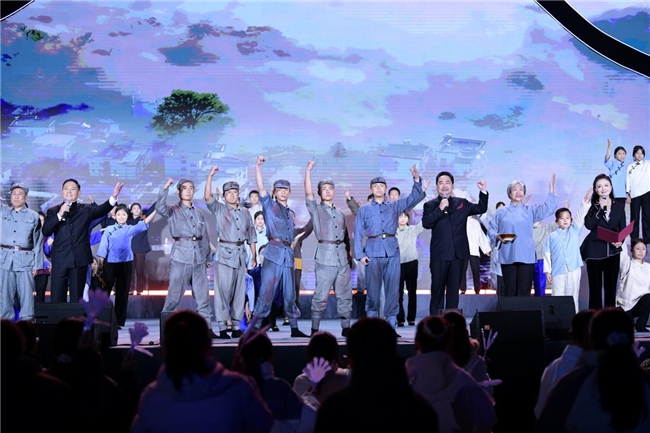 光影织就丰收梦!“2025中国农民丰收节·乡村电影周”走进河北唐县