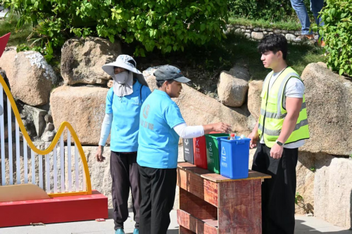 万山镇东澳岛举办关爱环卫工人,践行垃圾分类主题活动