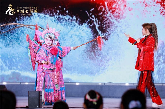 光影织就丰收梦!“2025中国农民丰收节·乡村电影周”走进河北唐县