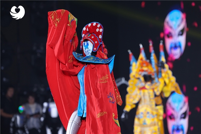 全球首台AI机器人文艺晚会亮相杭州，天九共享联合多个机器人头部企业共同呈现