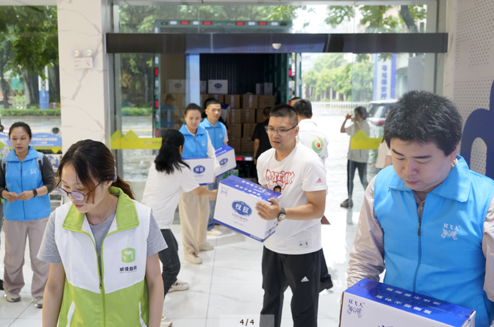 库存告急仍捐万瓶驱蚊产品,中国双飞人冒雨驰援顺德基孔肯雅热防控