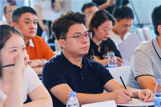 让创新闪耀世界 ——“2025贵在一心大湾区贵商首发大会” 新闻发布会隆重举行