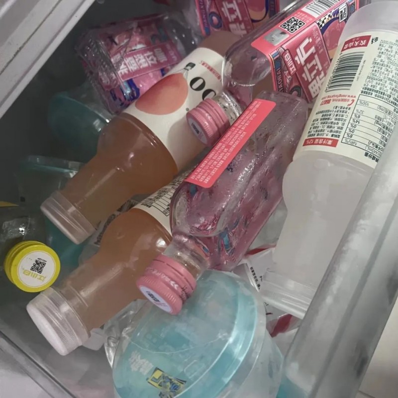 广州便利店的塑料凳,正在量产野生调酒师