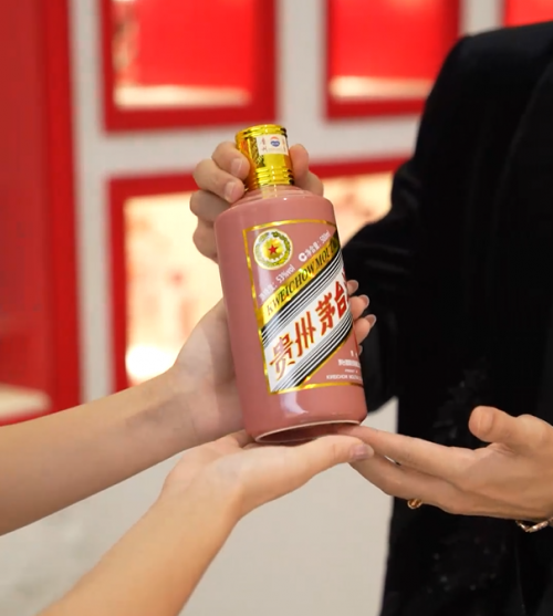 实探广州茅台专卖店:“双节”旺季备货足,亲民服务惠“茅友”