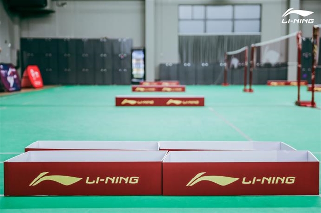 2025李宁杯羽毛球双打邀请赛深圳站开赛 世界冠军徐晨空降现场,与参赛选手共启羽球盛宴