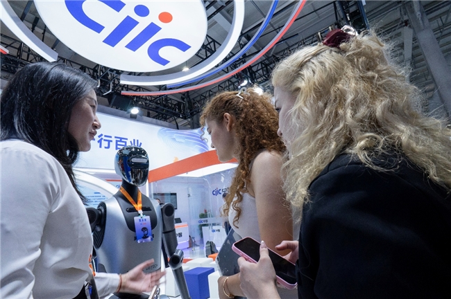 AI点燃人力引擎、赋能千行百业，中智集团以全链生态亮相2025服贸会