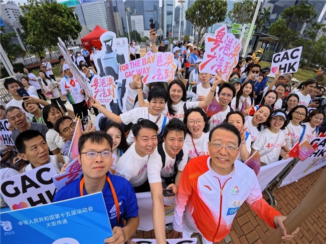 五运会火炬传递开跑,广汽集团董事长冯兴亚担任火炬手