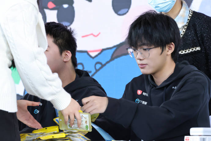 龙角散携手TTG战队，打造王者荣耀周年庆嘉年华开黑护嗓新体验