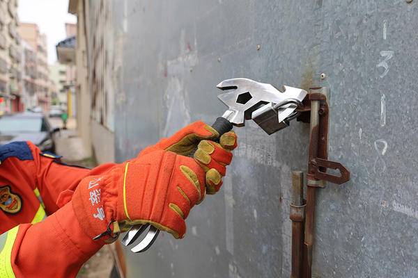 十项功能集一身!广东中山南朗消防研发多功能手斧获国家专利,守护群众安全添新利器