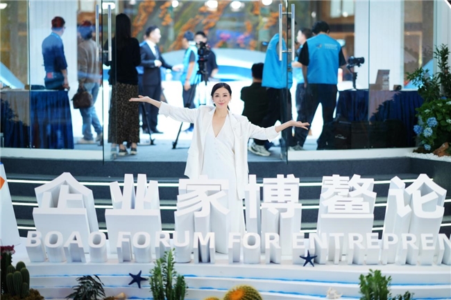 木兰悦享荟×柏荟：郑涵文以高定美学 践行“她力量 共融与共创”