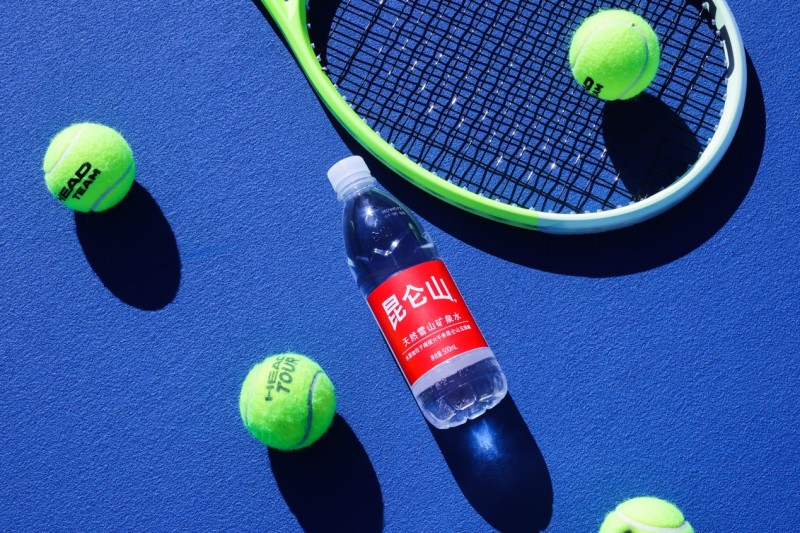 昆仑山矿泉水作为白金赞助商,鼎力支持EMBA网球精英赛