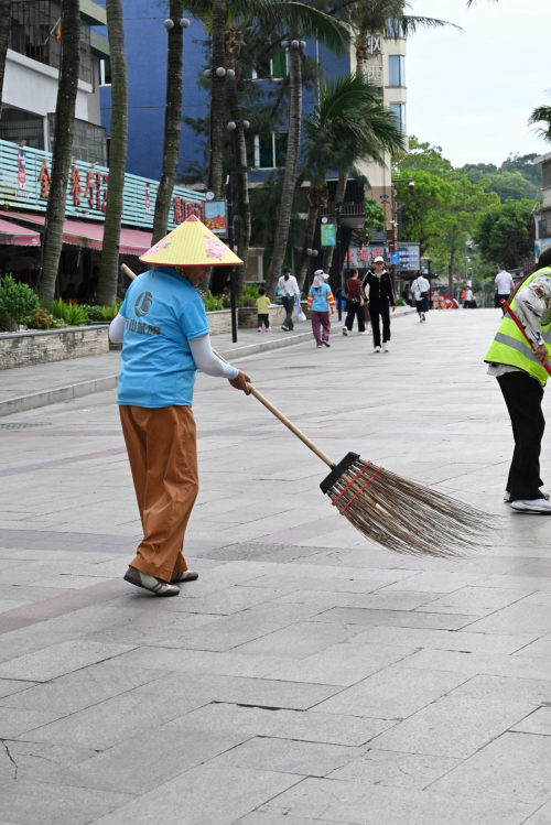 担杆镇外伶仃岛举办关爱环卫工人,践行垃圾分类主题活动