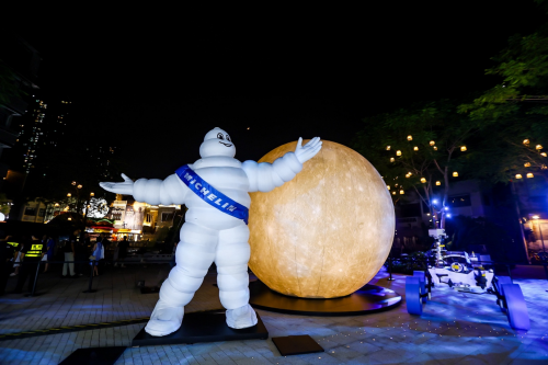 “创新,不止于道路”米其林点亮三城月球艺术装置,展示百年创新探索版图