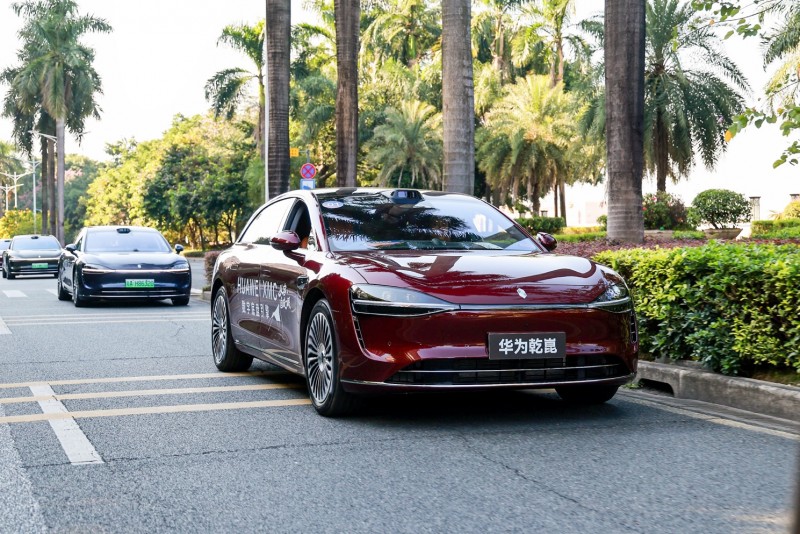 从容，自成一派，华为乾崑HUAWEI XMC全能试驾菁英汇，用科技赋能从容出行的“底气”